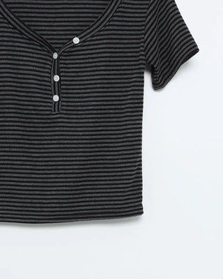 V-neck button-down striped half-length T-shirt
