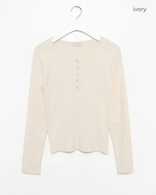 Henley neck long-sleeved T-shirt