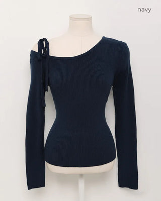One-shoulder long-sleeved T-shirt