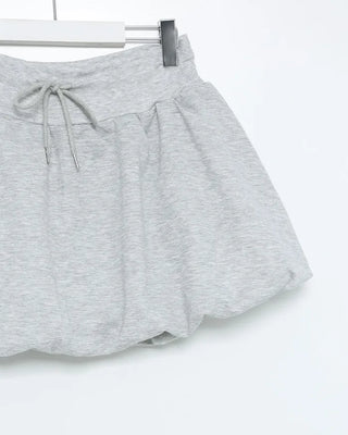 Voluminous elastic waist mini skirt