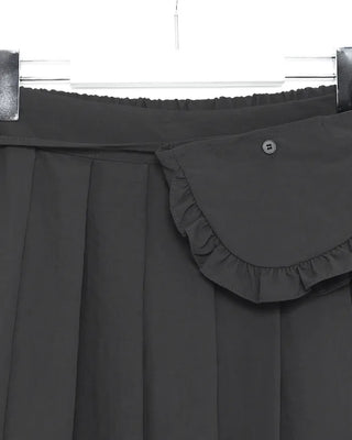 Mid-length pleated skirt with bag