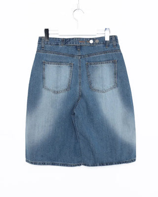 Back-button Bermuda shorts