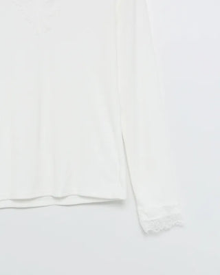 Lace V-neck slim T-shirt