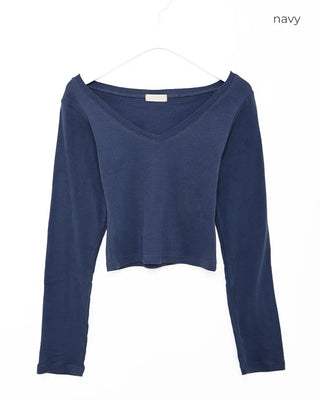 V-neck slim long T-shirt