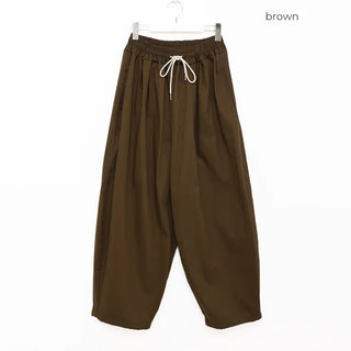 One-pleat low-waist slacks