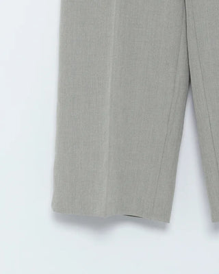 One-pleat straight slacks