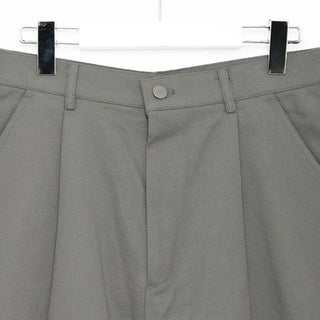 Bermuda shorts with one pleat