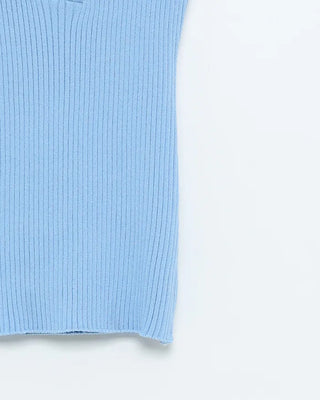 Button-up, large collar, sleeveless knit top