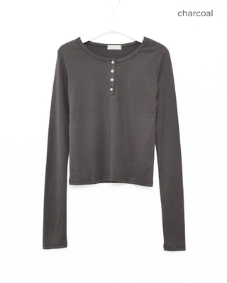 Simple long-sleeved T-shirt with half buttons