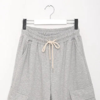 Cargo pants with slanted pockets