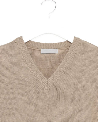 V-neck ribbed hem semi-cropped knit vest