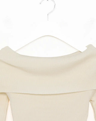 Off-shoulder knit frill camisole set
