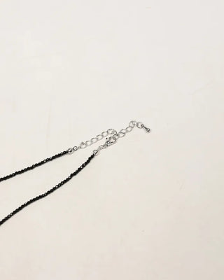 Flower pendant bead necklace