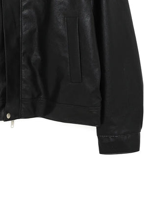 Loose-fitting leather jacket