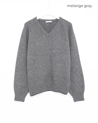 V-neck raglan shoulder knit sweater