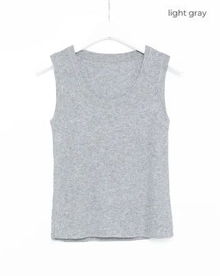 Simple round neck sleeveless knit