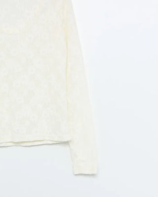 U-neckline floral lace T-shirt