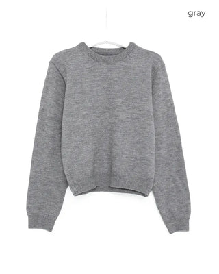 Round neck semi-cropped fine-gauge knit