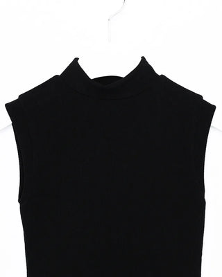 Mock neck slim feed sleeveless