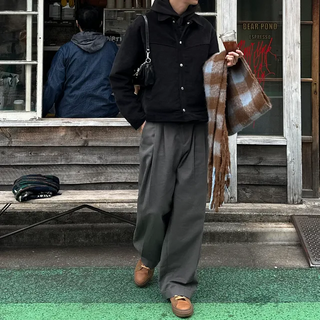 Deep pintuck line cotton pants