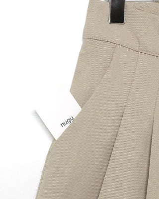 Short pleated pants