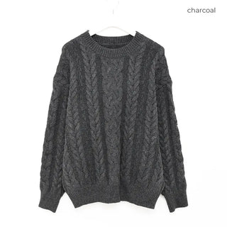 Cable oversized round knit