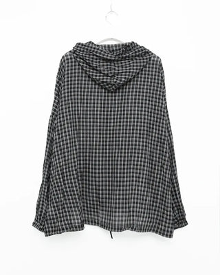 Drawstring hem check windbreaker