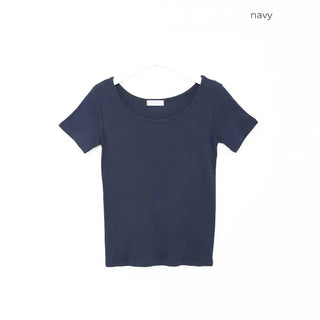 Simple U-neck T-shirt