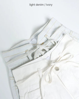Strap high-waisted denim pants