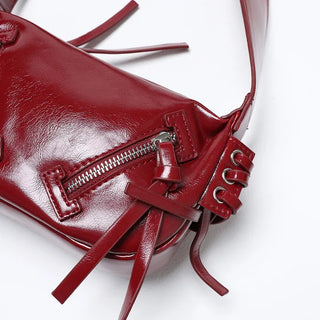 Zipper detail shoulder bag