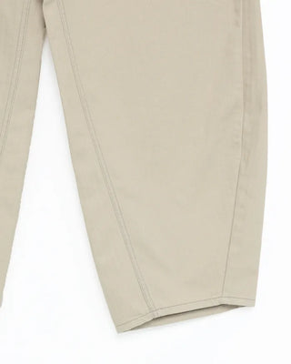 Back pocket curved cotton pants
