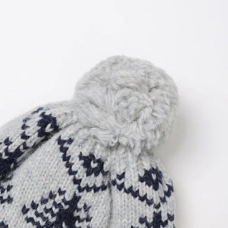 Pom-pom tree knit hat