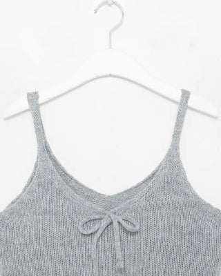 Ribbon knit biste