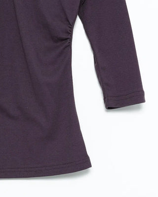 V-neck slim T-shirt