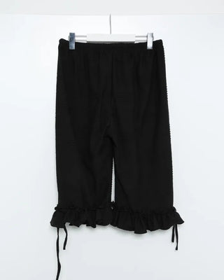 Big Pattern Dot Frill Hem Half Pants