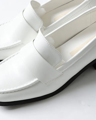Square-line classic loafers