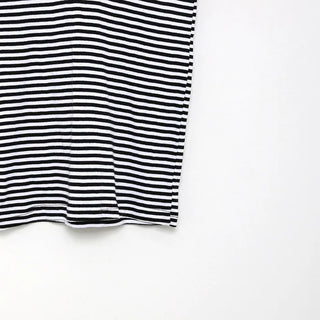 Bordered round short-sleeved T-shirt