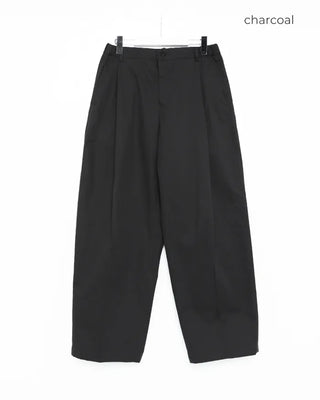 One-tuck banded cotton pants
