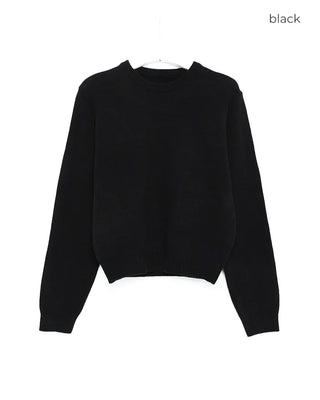 Round neck semi-cropped fine-gauge knit
