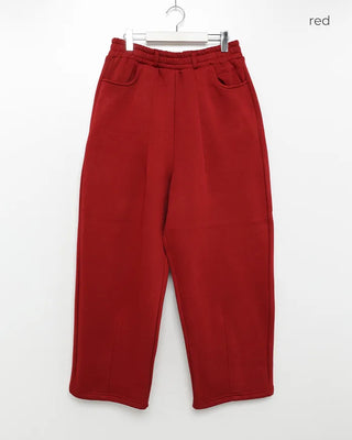 Wide sweatpants with side pockets