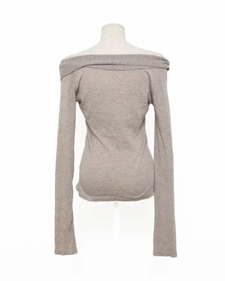 Tie-off shoulder knit