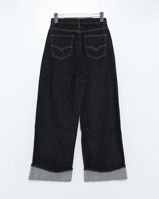 Rolled-up rigid denim pants