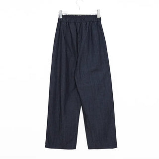 One-tuck easy denim pants