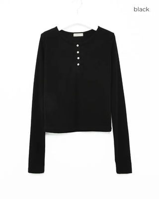 Simple long-sleeved T-shirt with half buttons