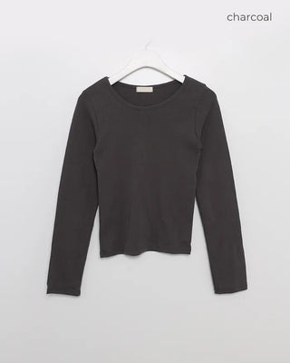 Round simple long-sleeved T-shirt