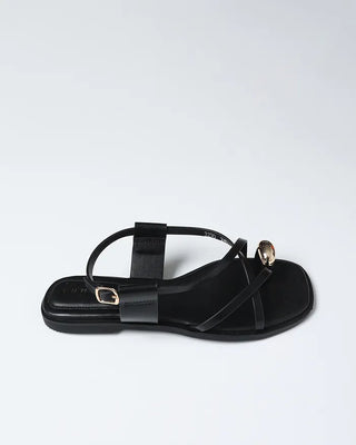 Ring-point string sandals