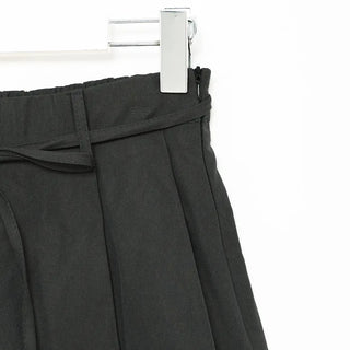 Waist ribbon pleated mini skirt