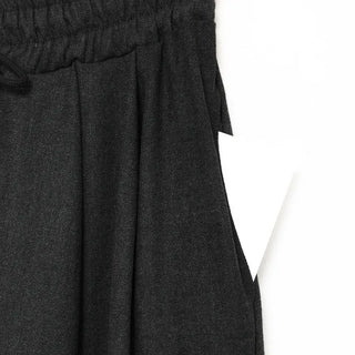 Elastic waistband, one-pleat slacks