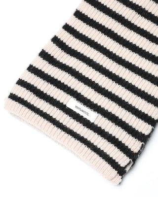 Border pattern scarf