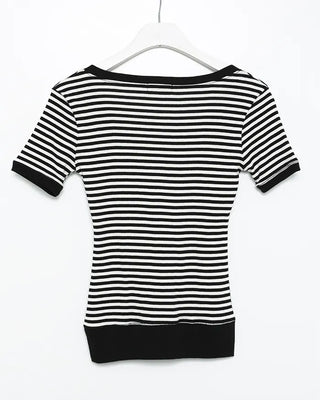 Oval neck striped tight T-shirt